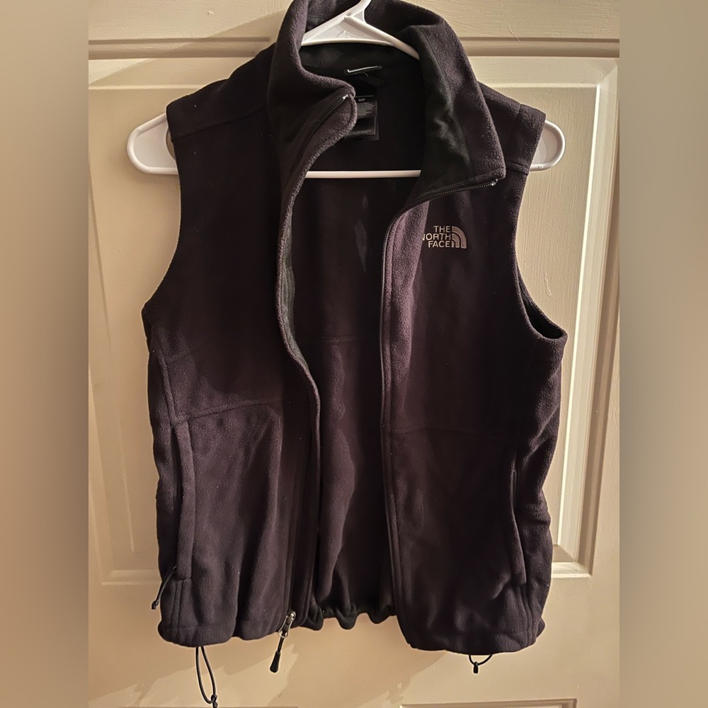 Women’s size small North Face black vest.